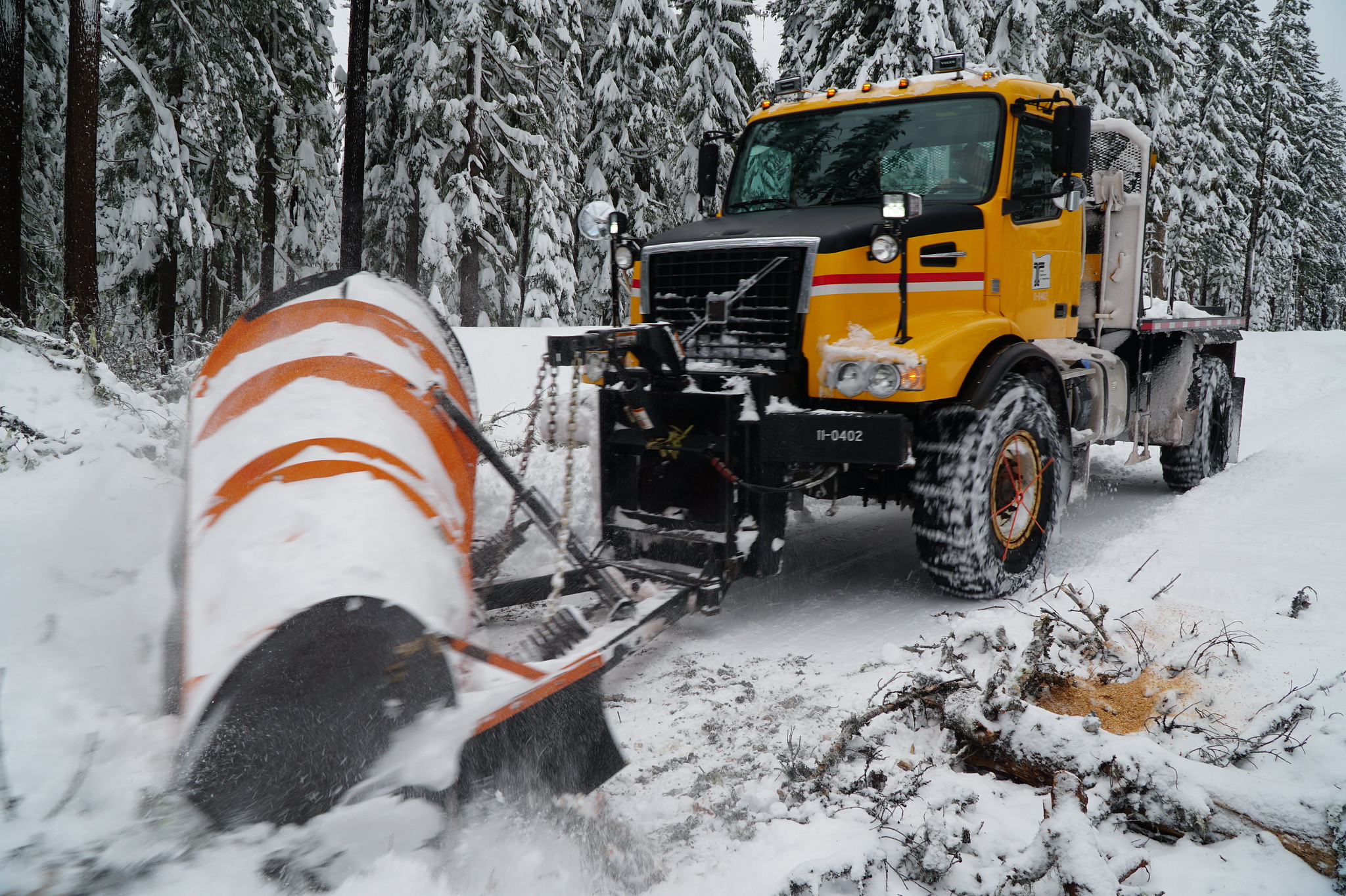 clearing snow off Oregon roads