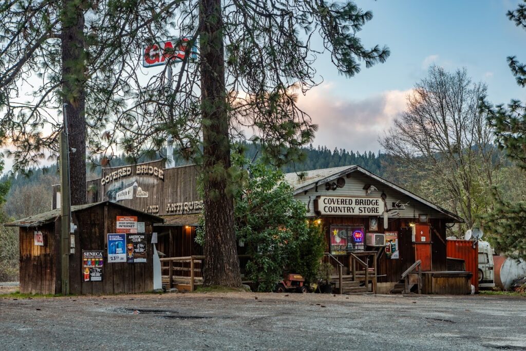 The outside of the Covered Bridge Country store.