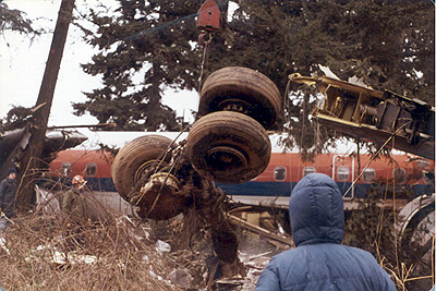 Landing gear from Flight 173 is lifted into the air.