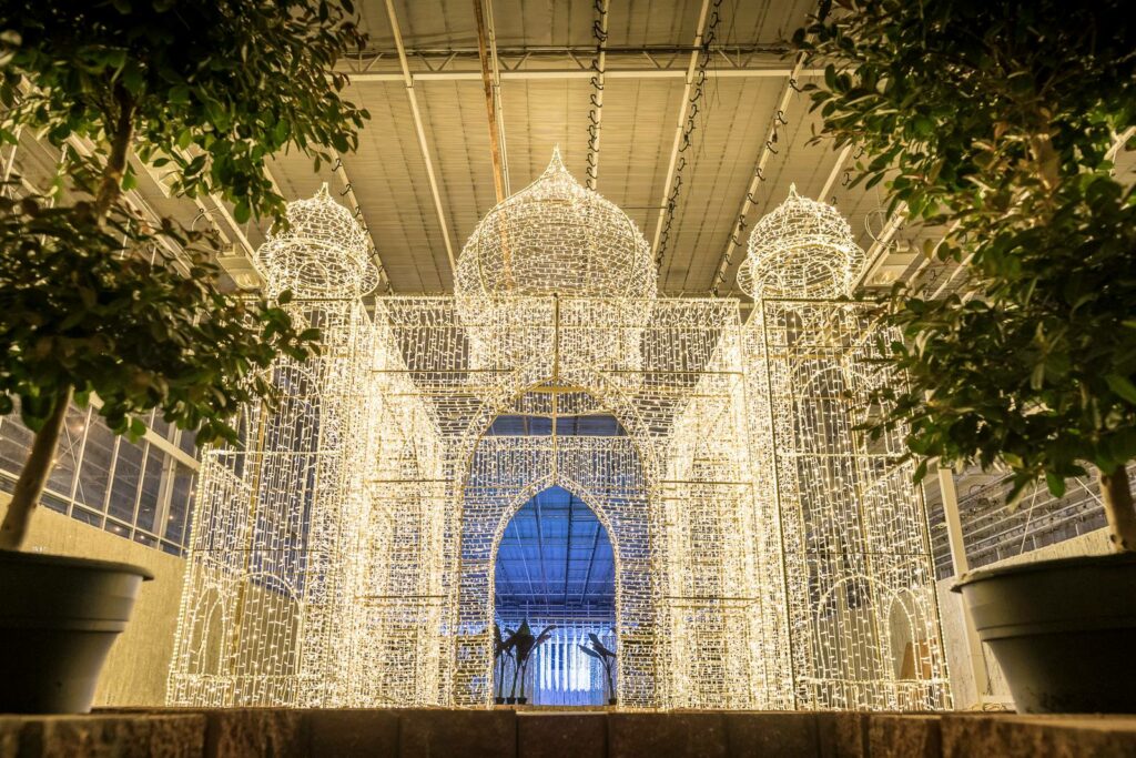 An enormous light display that looks like the Taj Mahal.