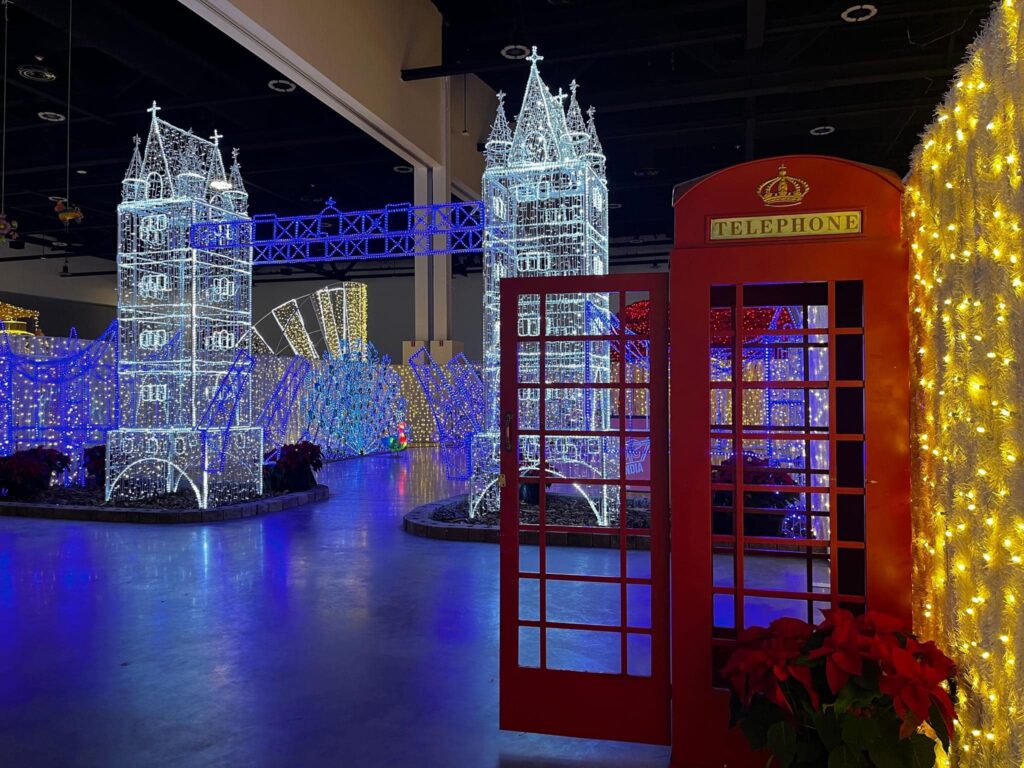 A light up display that looks like the London Bridge, with a red British style phone booth.