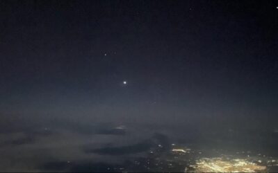 Pilots Baffled by UFOs ‘Moving at Extreme Speeds’ in Oregon’s Night Sky Near Eugene