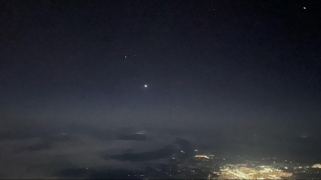 Pilots Baffled by UFOs ‘Moving at Extreme Speeds’ in Oregon’s Night Sky Near Eugene