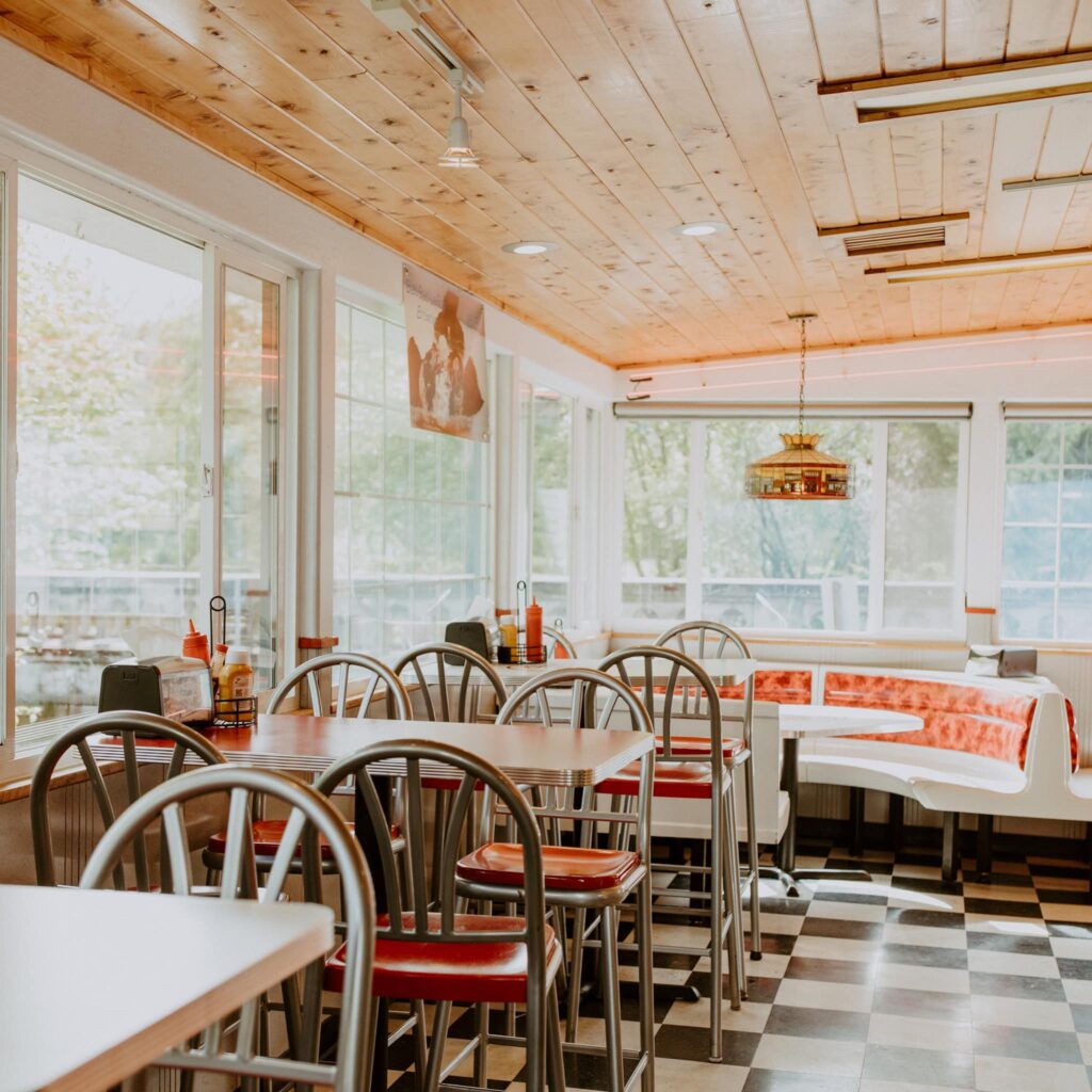 tommy's all-american burger company, myrtle creek, southern oregon, douglas county, good eats, 50s diner, ice cream, better than dairy queen, cheeseburgers, taco tuesday, retro atmosphere, jukebox, daily specials, fish and chips, i-5 corridor, near roseburg, must stop