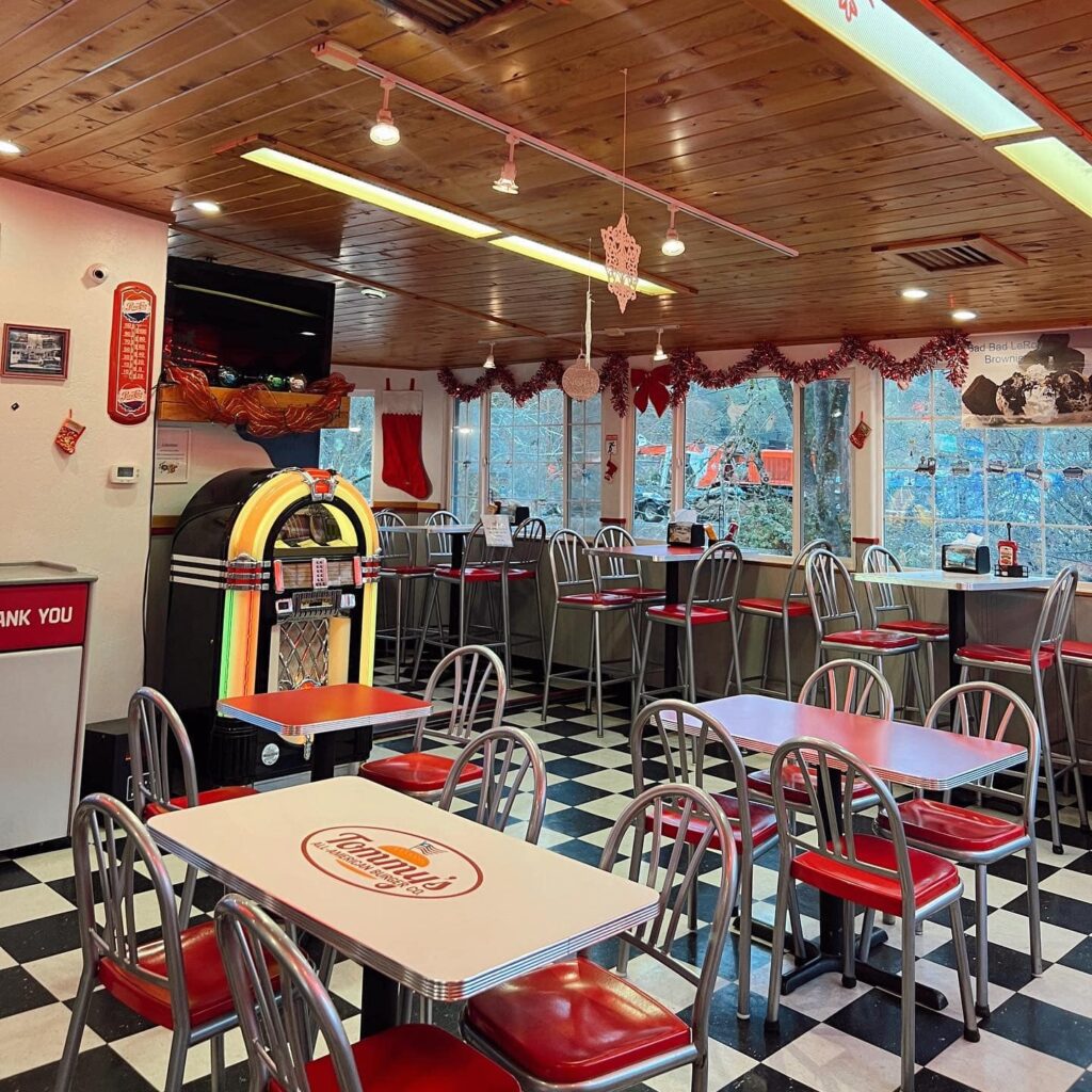 tommy's all-american burger company, myrtle creek, southern oregon, douglas county, good eats, 50s diner, ice cream, better than dairy queen, cheeseburgers, taco tuesday, retro atmosphere, jukebox, daily specials, fish and chips, i-5 corridor, near roseburg, must stop