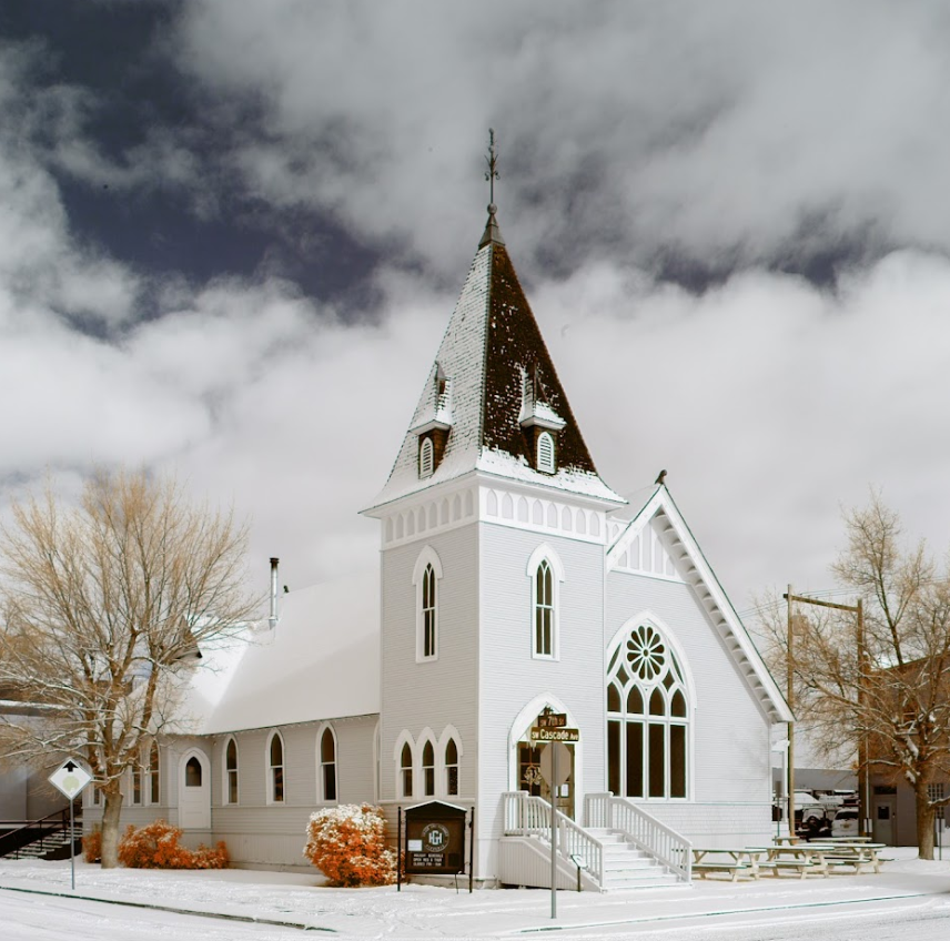 Grace and Hammer, Central Oregon, Redmond, Pizzaria, Wood-Fired Pizza, Best Restaurants, Where to Eat, Casual Vibes, Historic Church, Holy Pizza, Good Eats, Outdoor Seating, Bend Oregon