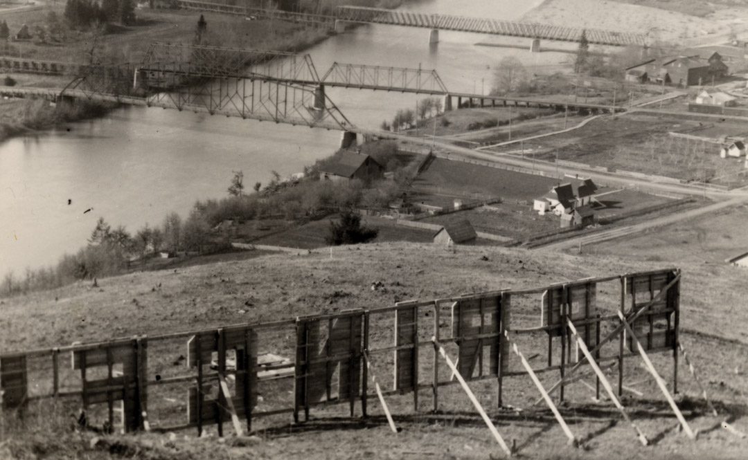 The Old Sign That Overlooked Springfield in 1911 That Nobody Remembers