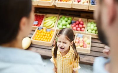 Unbothered Mom Casually Bag Her Apples As Screaming Little Brat’s Tantrum Enters Its Third Act