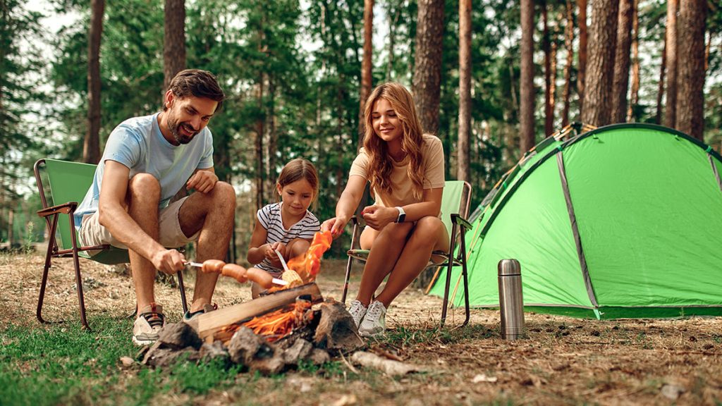 Happy Oregon family camping