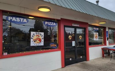This New Bend Pizza Joint Has Locals Addicted to the Pasta and Wings, Too