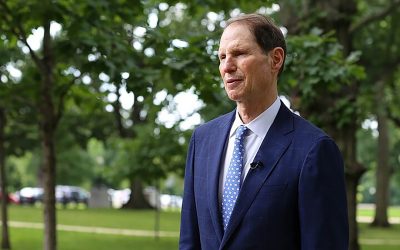 Ron Wyden Reportedly Thinking About Visiting Oregon, But Only While Booking a Spa Weekend in Connecticut