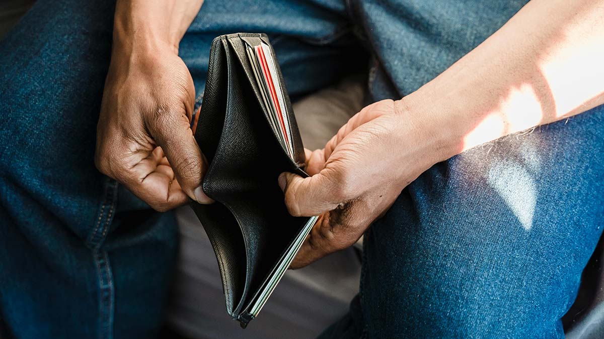 broke empty wallet