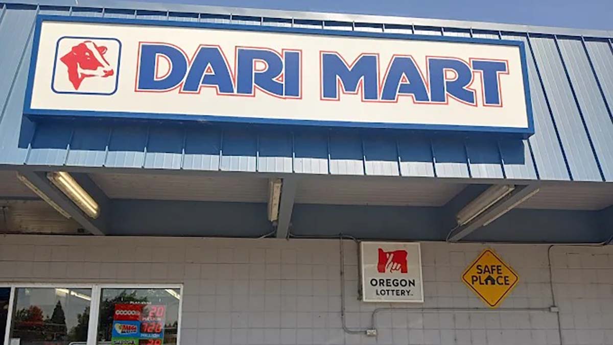 Dari Mart on M Street in Springfield, Oregon