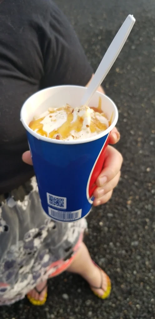 A tasty looking milkshake.