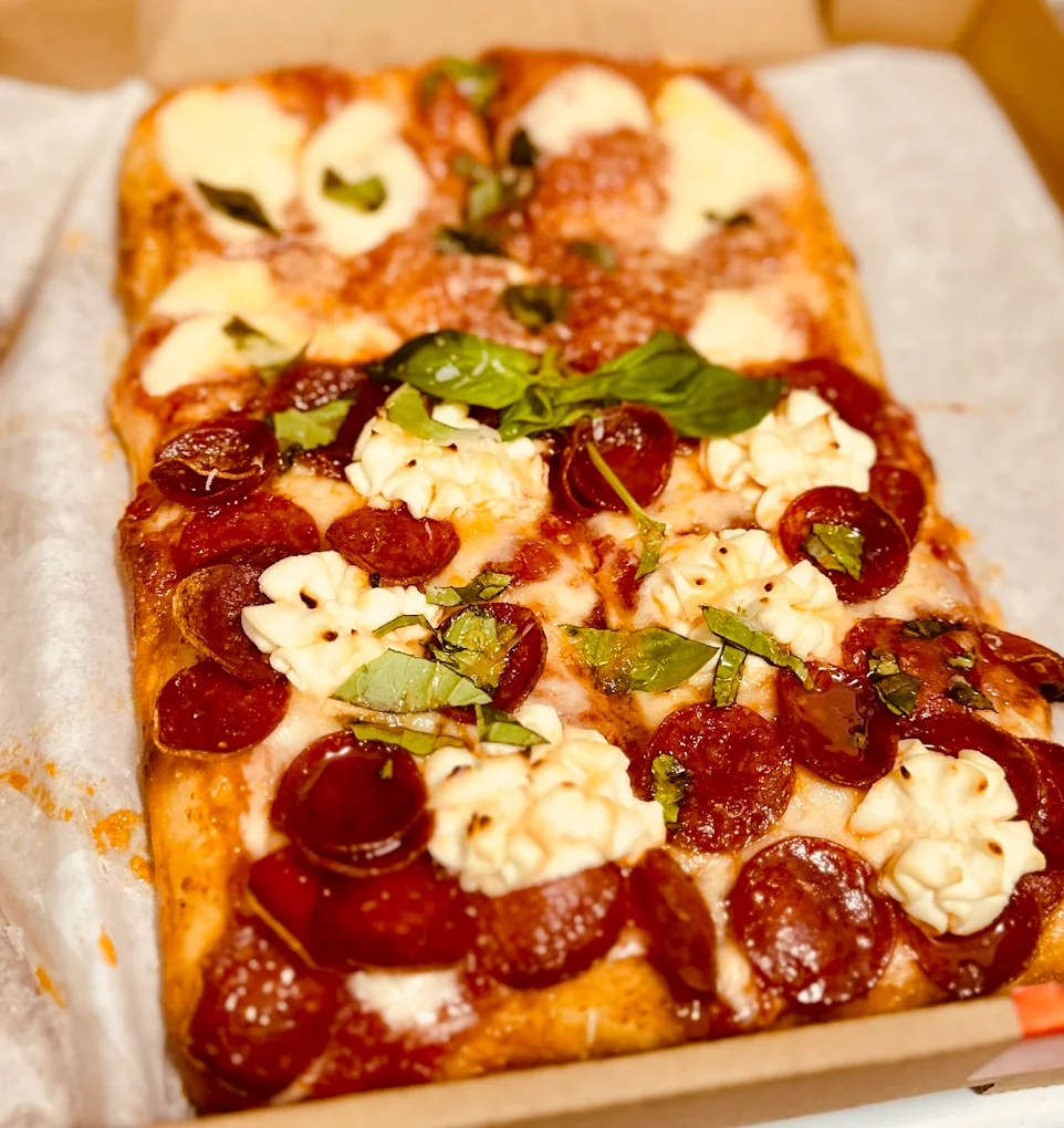 A delicious looking pizza at New York Squares in Independence, Oregon.
