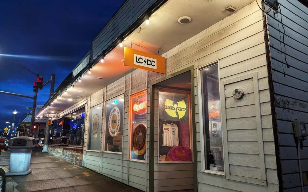 This Oregon Coast Donut Shop is So Popular, the Shelves Are Bare by Mid-Morning