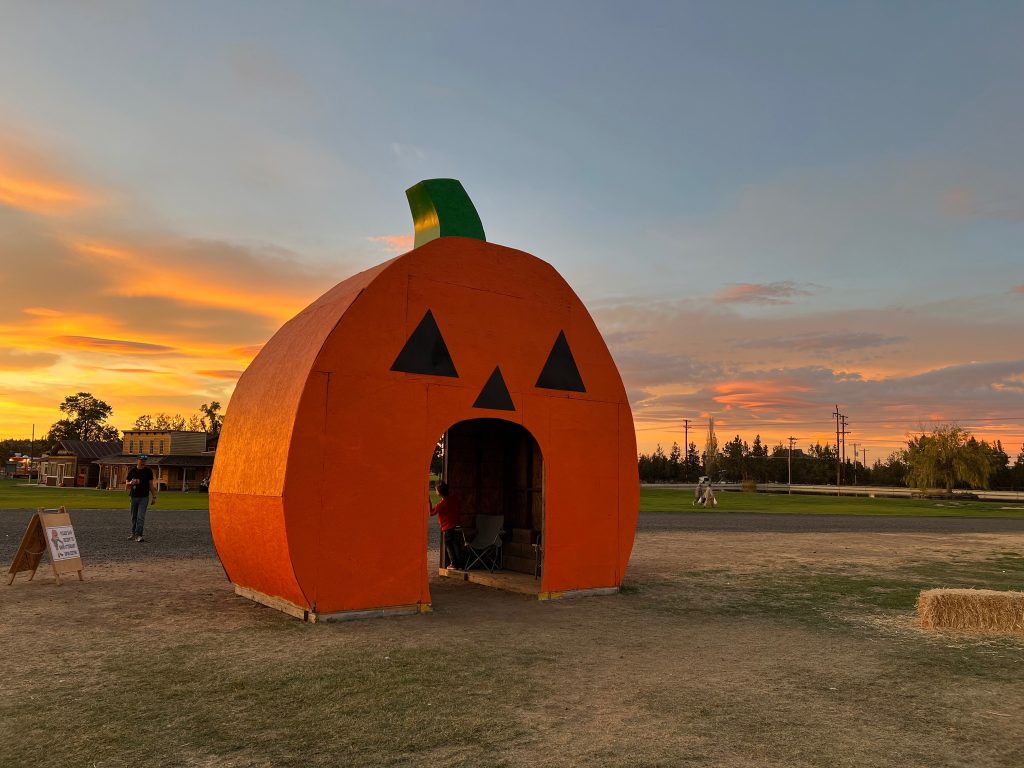Smith Rock Ranch, Terrebonne Oregon, Family Fun, Central Oregon, Bend, Redmond, Things To Do, Pumpkin Patch, Hay Rides, Pumpkin Cannon, Giant Corn Maze, East of the Cascades, Dog Friendly Adventures, Good Food, Mini Golf, Best of Oregon, Fall Activities, Halloween