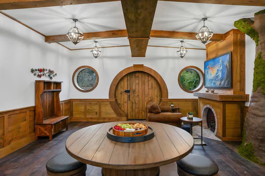 A round table, round chairs, round door and round widows set The Bag Inn apart from other, boring airbnb's.