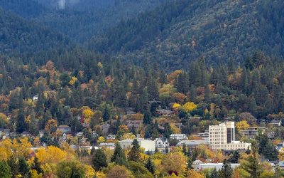 Two Oregon Towns Named Among America’s Best Fall Getaways