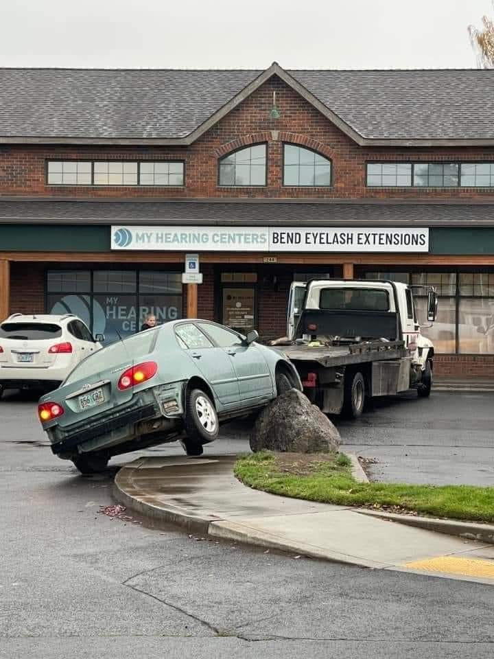 B.O.B., Bend Oregon, Big Obvious Boulder, Humor, Funny, Weird Oregon, Parking Lot Rock