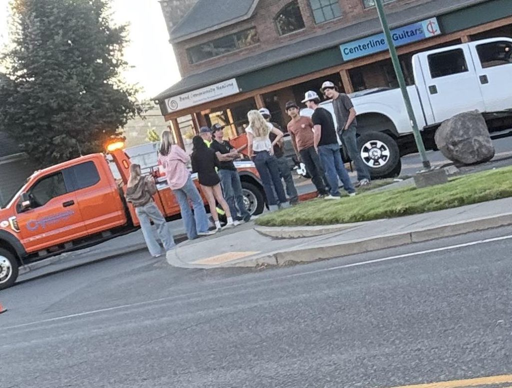 B.O.B., Bend Oregon, Big Obvious Boulder, Humor, Funny, Weird Oregon, Parking Lot Rock