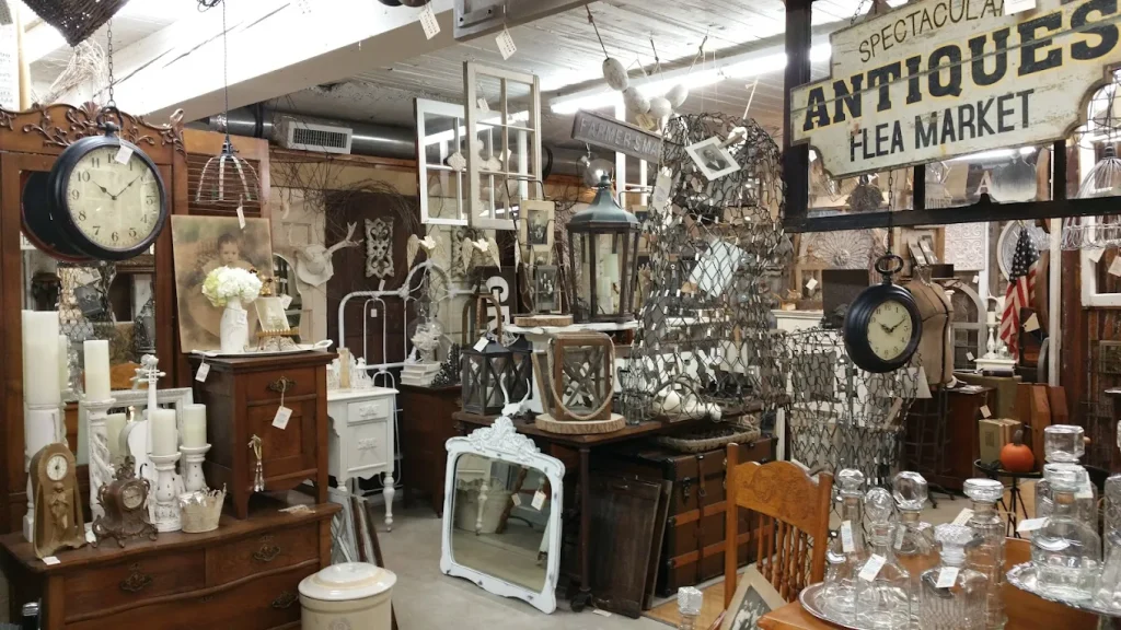 A display in Phog Bounders Antique Mall in Astoria, Oregon.