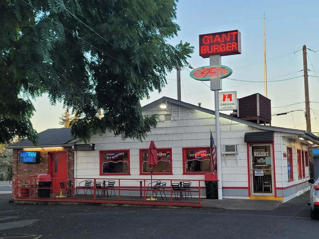 The outside of Giant Burger in Springfield, Oregon.