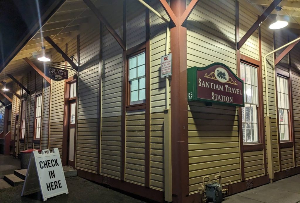 Santiam Excursions, Train rides, oregon, fun things to do, sunday brunch, lebanon oregon, holiday trains, railriders, rail bike tours, family adventures, what to do with kids