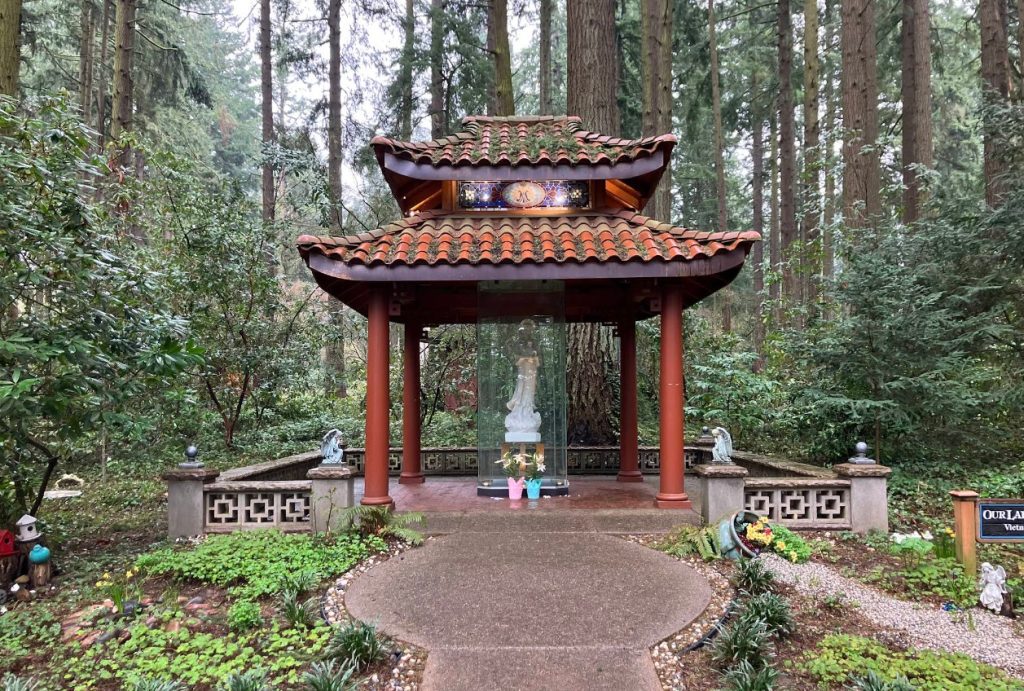 The Grotto, Portland Oregon, Hidden Gardens, Religious Sanctuary, Places To Meditate, City Views, Catholic Church, Enclusive Spaces, Christmas Lights, Basalt Cave, Wheelchair Accessible, Pet Friendly