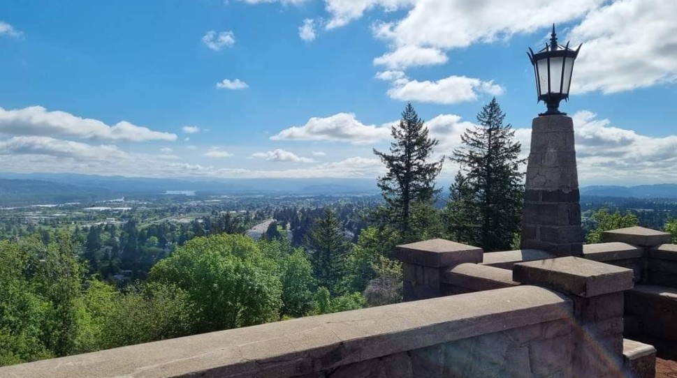 The Grotto, Portland Oregon, Hidden Gardens, Religious Sanctuary, Places To Meditate, City Views, Catholic Church, Enclusive Spaces, Christmas Lights, Basalt Cave, Wheelchair Accessible, Pet Friendly