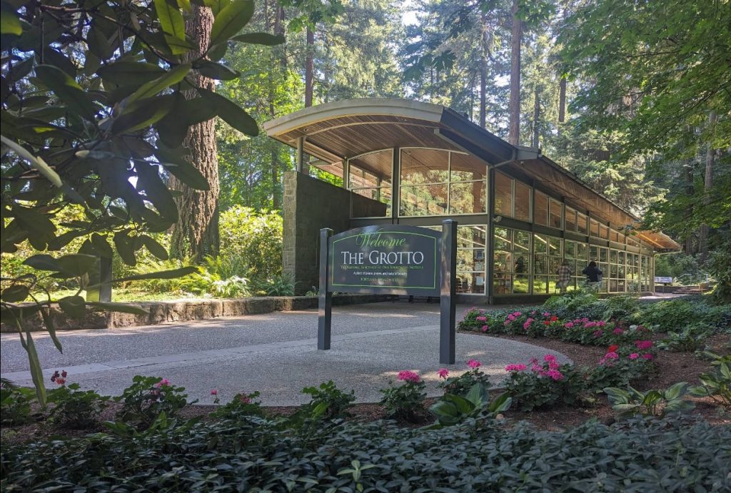 The Grotto, Portland Oregon, Hidden Gardens, Religious Sanctuary, Places To Meditate, City Views, Catholic Church, Enclusive Spaces, Christmas Lights, Basalt Cave, Wheelchair Accessible, Pet Friendly