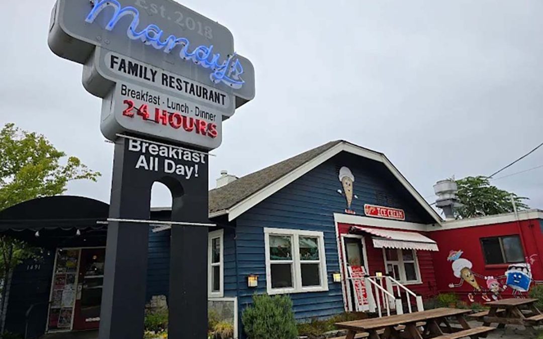 Locals Love This 24-Hour Oregon Diner, And The Strawberry Cheesecake Waffle Is Just One Reason Why