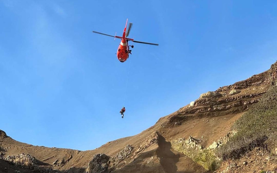 Dramatic Rescue on Oregon Coast as Teens Are Pulled from Cliff at God’s Thumb