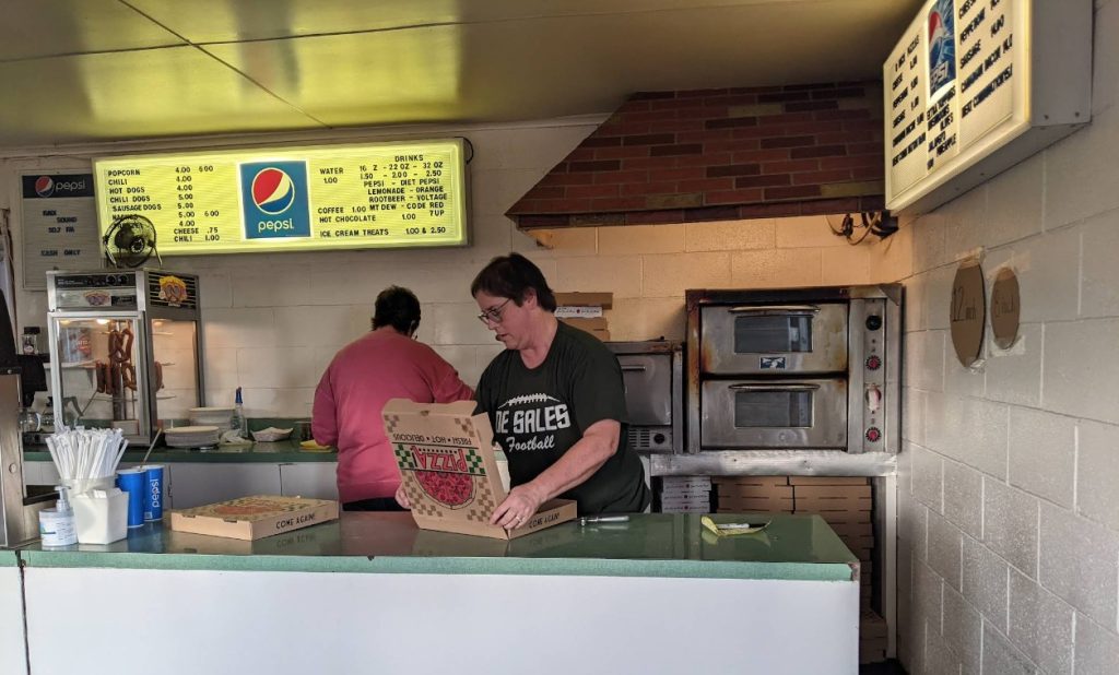 m-f drive-in, milton freewater, eastern oregon, movie theater, old school nostalgia, family fun, things to do, double feature, pizza to go