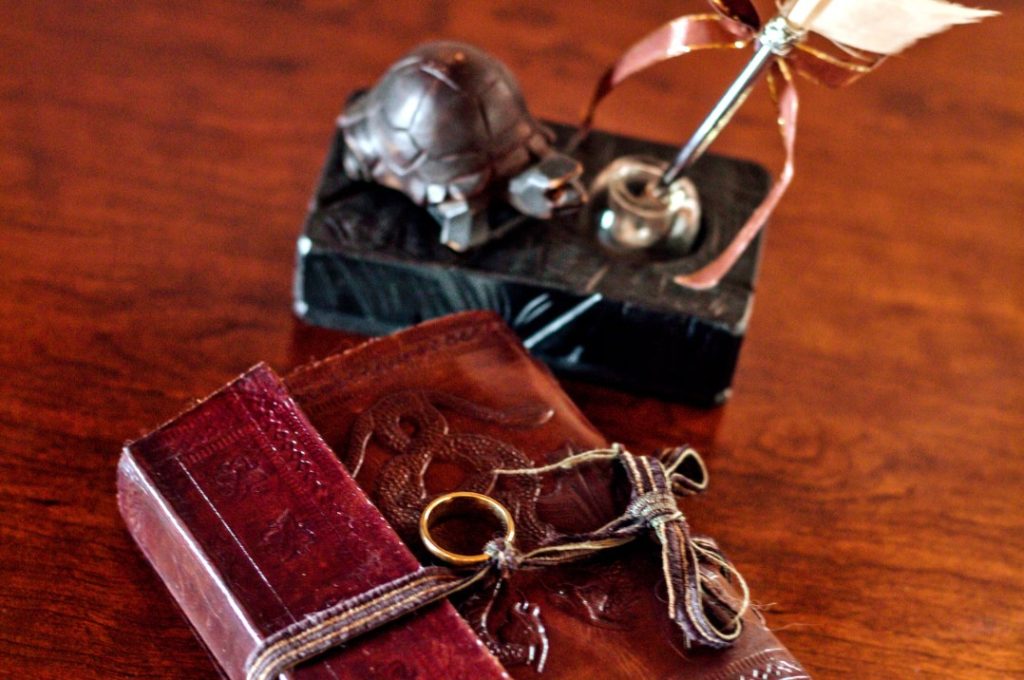 hobbit house, airbnb, mosier oregon, tolkein, middle-earth, unique stays, columbia river gorge, cottage for rent, storybook rental, central oregon, PNW, pacific northwest, getaways