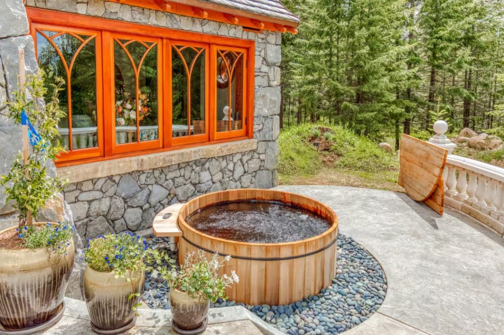 hobbit house, airbnb, mosier oregon, tolkein, middle-earth, unique stays, columbia river gorge, cottage for rent, storybook rental, central oregon, PNW, pacific northwest, getaways