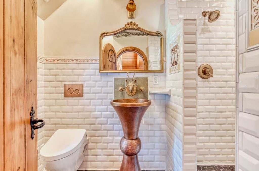 hobbit house, airbnb, mosier oregon, tolkein, middle-earth, unique stays, columbia river gorge, cottage for rent, storybook rental, central oregon, PNW, pacific northwest, getaways