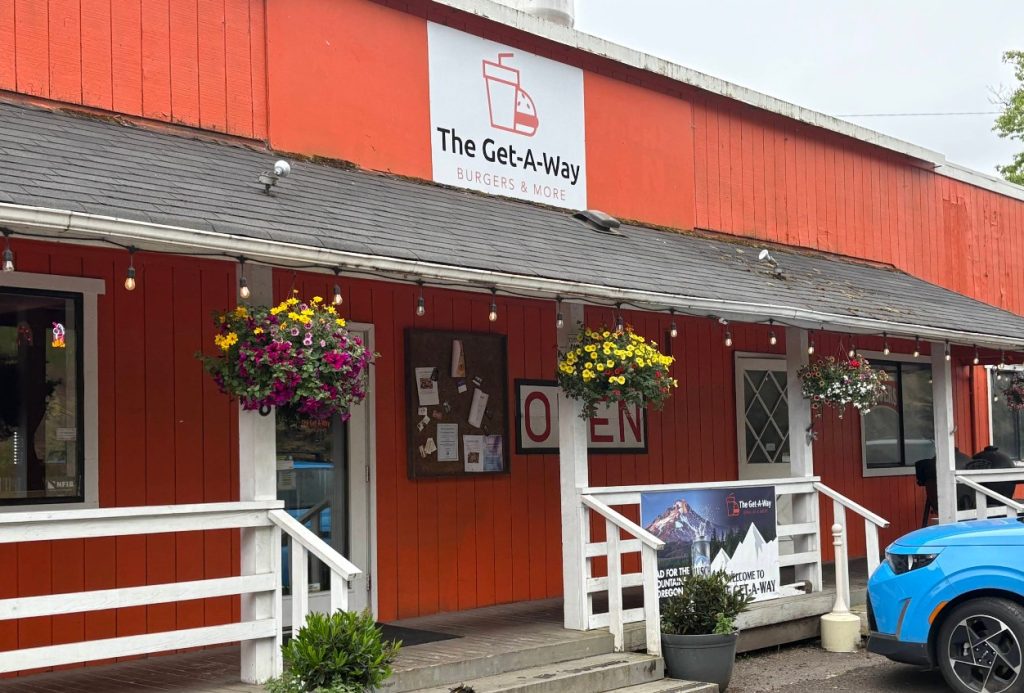best mom and pop restaurants oegon 2026, The Get-A-Way, Mill City