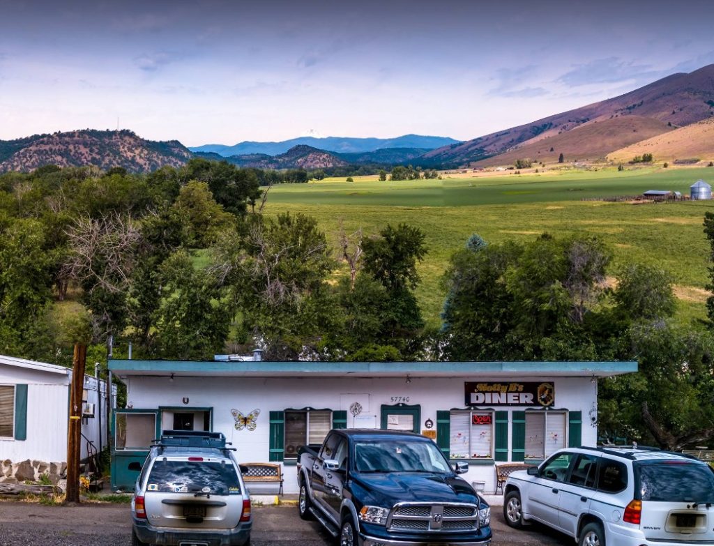 best mom and pop restaurants oregon 2026, Molly B's Diner, Tygh Valley