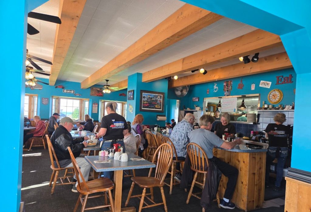 best mom & pop restaurants oregon, Mattie's Pancake House, Brookings