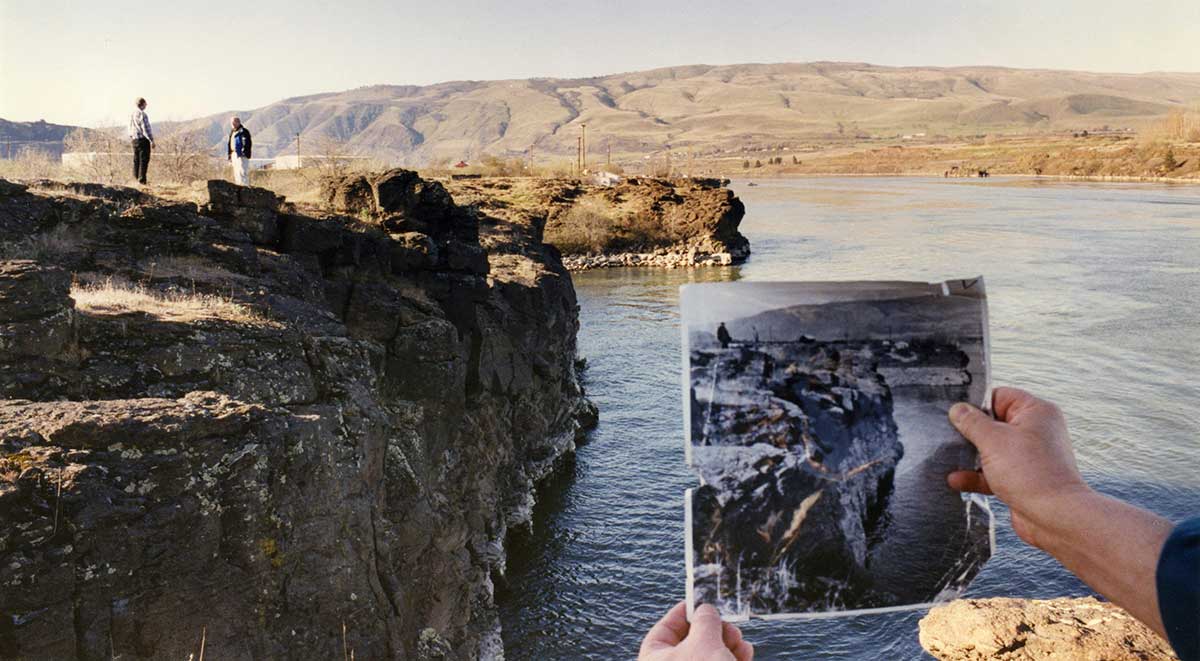 missing_fam_gorge Searchers revisit suspected Martin family disappearance site in Oregon in 1999, compared with 1959 photo along Columbia River