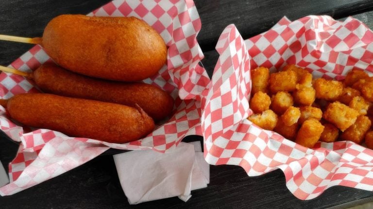 This Comfort Food Combo May Be The Most Oregon Meal Ever Because It Was Born Here
