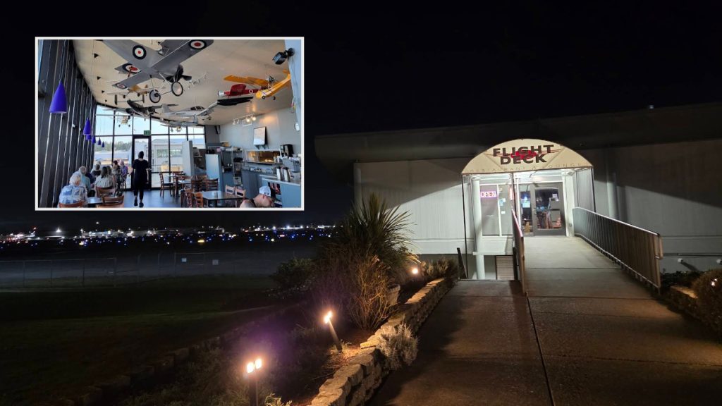 Flight Deck Restaurant, Salem Oregon Airport, Cool Places to Eat, Where to get lunch in Marion County, Aircraft, Spots Kids Love, Diners, Breakfast, Dinner, Watch Planes Take Off, Willamette Valley, Pacific Northwest