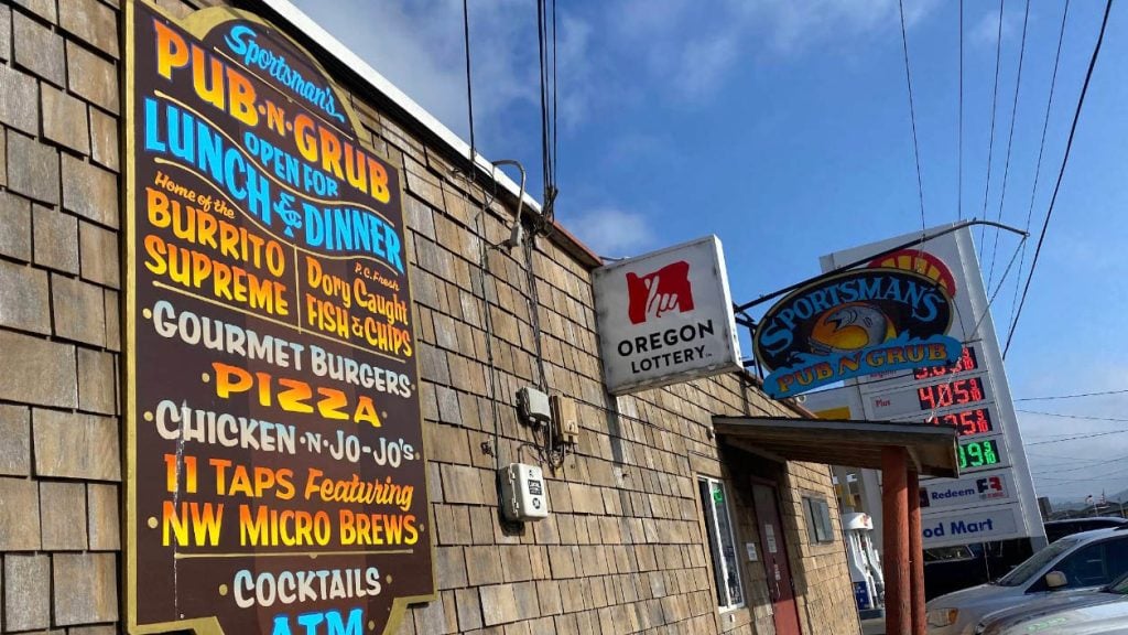 Sportsmen's Pub-n-Grub, Pacific City, Oregon, north coast, PNW, Local Favorites, Restaurants, Bars, Where to Eat, Cape Kiwanda, Fish and Chips, Clam Chowder, Burgers, Pool Tables