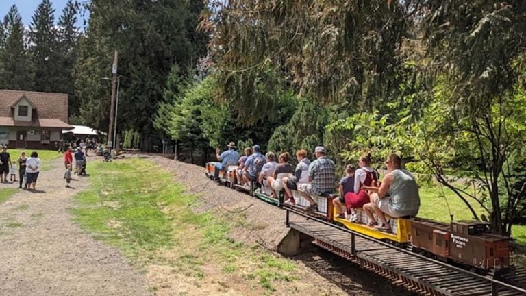 A Man Built This Tiny Oregon Railroad In 1954 And Families Still Ride It Today