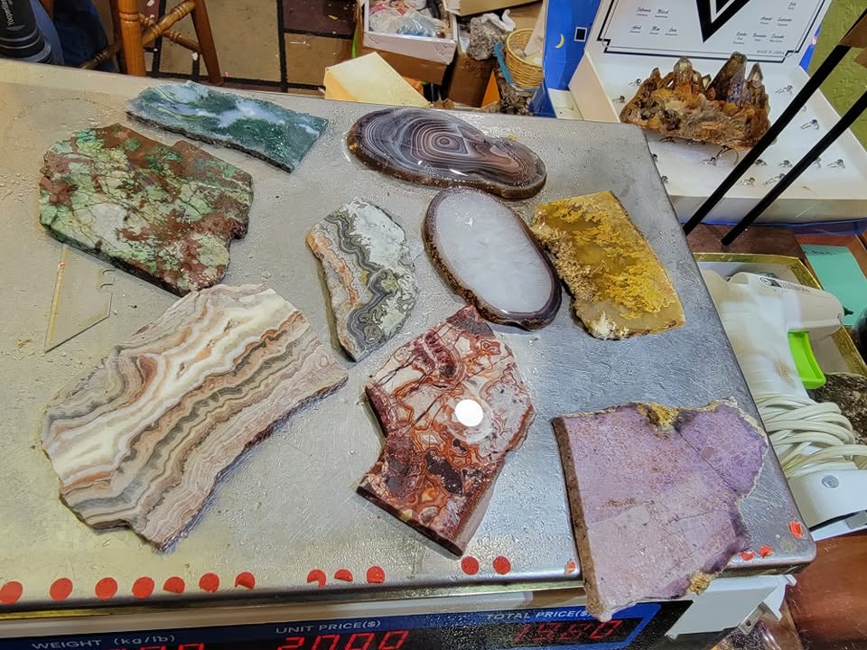 c&h family jewels rock and lapidary, dayton oregon, rock shops, gems, minerals, jewelry, tumbling, cutting, slabs, cabochons, willamette valley, places to go, family owned and operated, treasures, geodes, towers