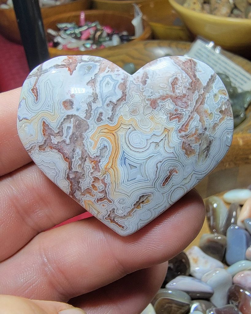 c&h family jewels rock and lapidary, dayton oregon, rock shops, gems, minerals, jewelry, tumbling, cutting, slabs, cabochons, willamette valley, places to go, family owned and operated, treasures, geodes, towers