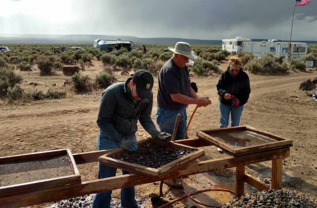spectrum mine, sunstones, southern oregon high desert, plush OR, gemstones, free dig, fee site, BLM, public collecting site, oregon outback, the hogback, road trips, adventures, family fun, things to do, places to go