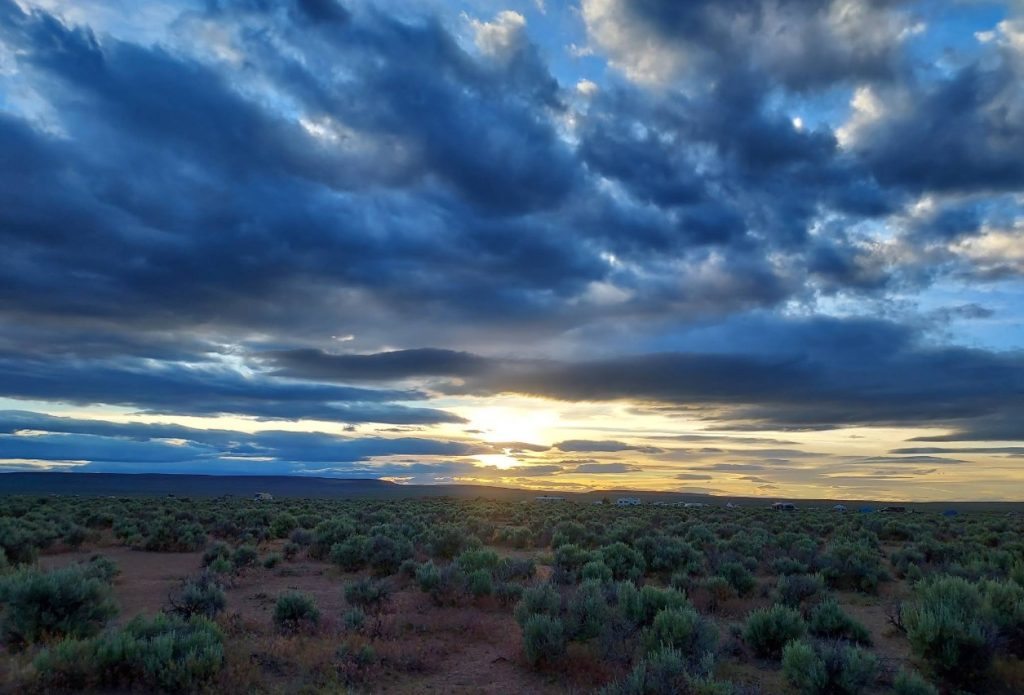 spectrum mine, sunstones, southern oregon high desert, plush OR, gemstones, free dig, fee site, BLM, public collecting site, oregon outback, the hogback, road trips, adventures, family fun, things to do, places to go