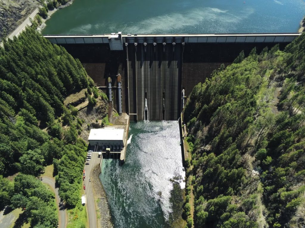 detroit dam, oregon, green peter, lawsuits, marion county, willamette valley, santiam river, city of salem, dam history, reservoir drawdowns, water supply, dead fish, native chinook salmon, kokanee, debate, snake river, columbia river, leaburg, klamath dams removal